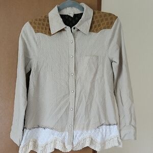 Gimmicks by BKE Beige and White Lace Trim Blouse